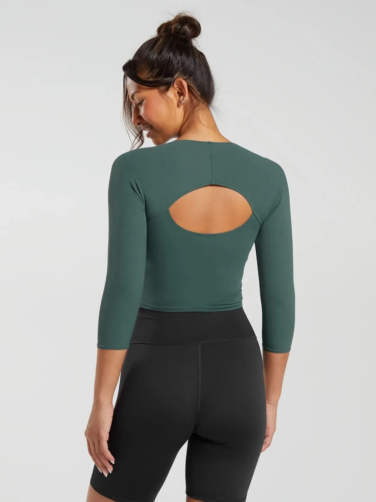 Elevate 3/4 Sleeve Crop Top - obrazek 2